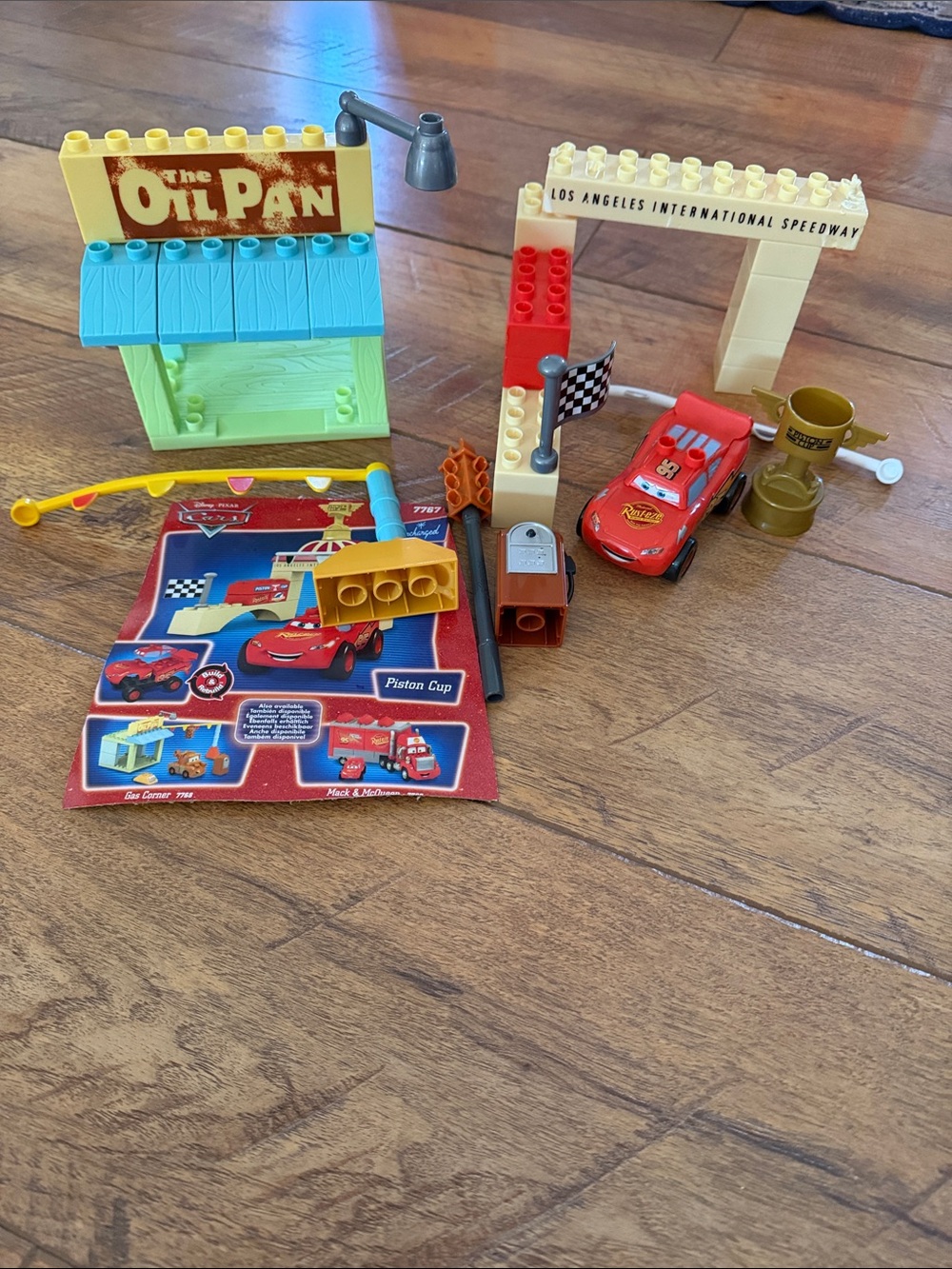 2007 Mega Bloks 7767 Disney Cars Piston Cup Lightning McQueen